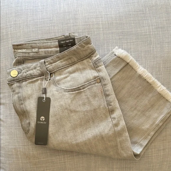 Tractr Women's Gray Cropped shorts - Picture 4 of 7